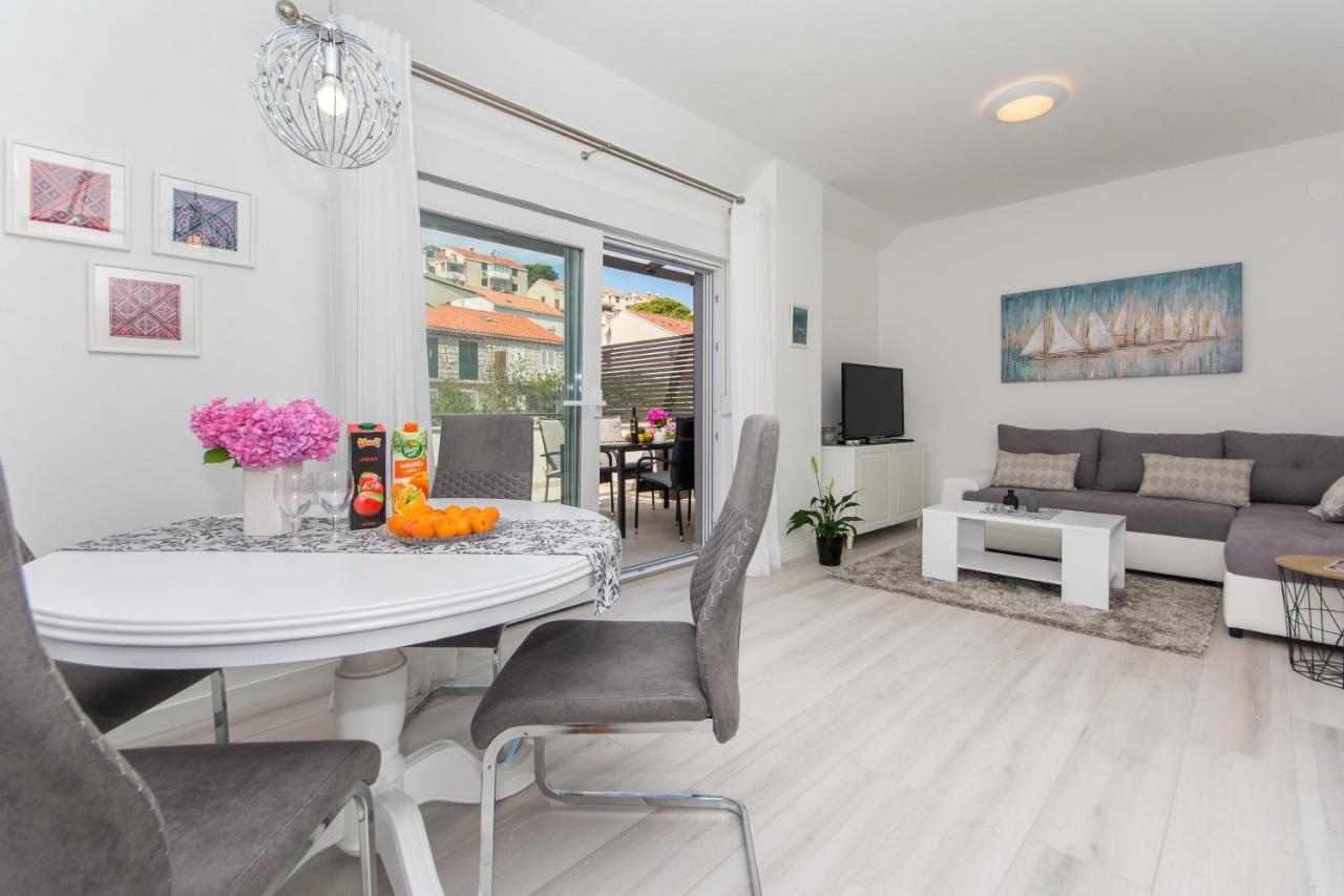 Gloria Apartment *
